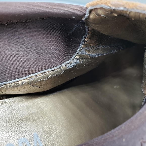 Club Moda | Tan Suede Slip On Retro Chic Glam Closed Toe Heels Women's 8.5 - Picture 12 of 12